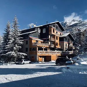 **** Hotel 16 | 150 Montagne & Nuxe Frankreich