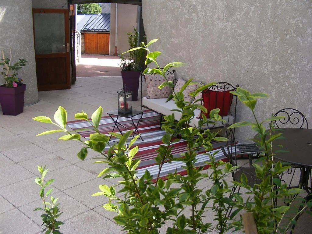 מלון אבריו Auberge La Cascade 0*,  צרפת